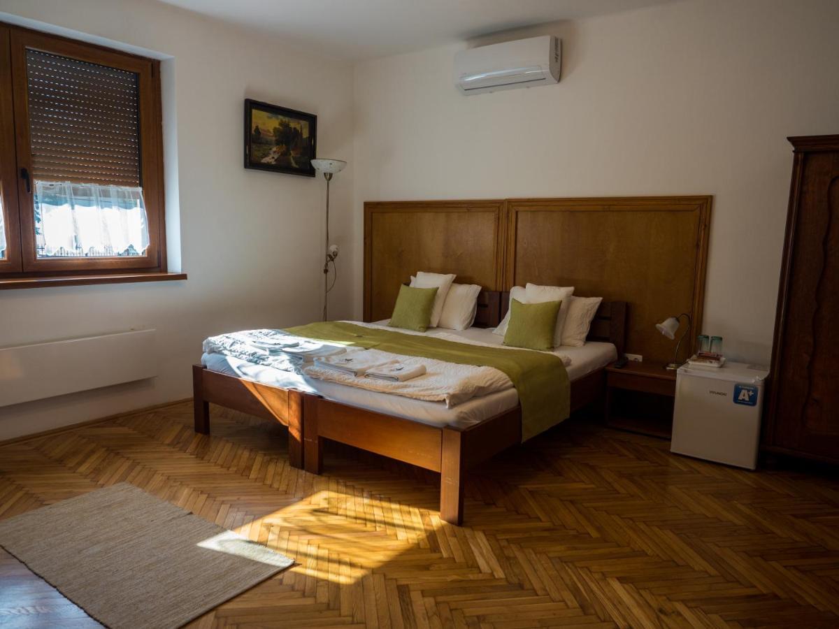 Bed and Breakfast Mamutfenyo Panzio Tata Esterno foto