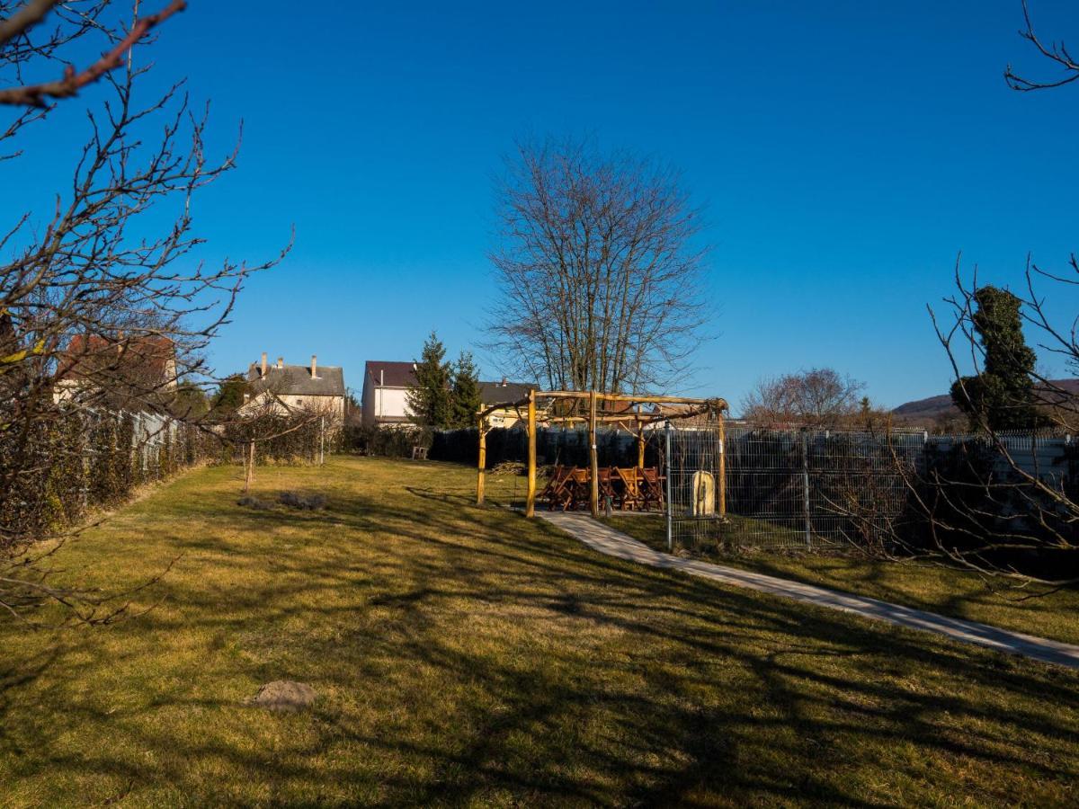Bed and Breakfast Mamutfenyo Panzio Tata Esterno foto