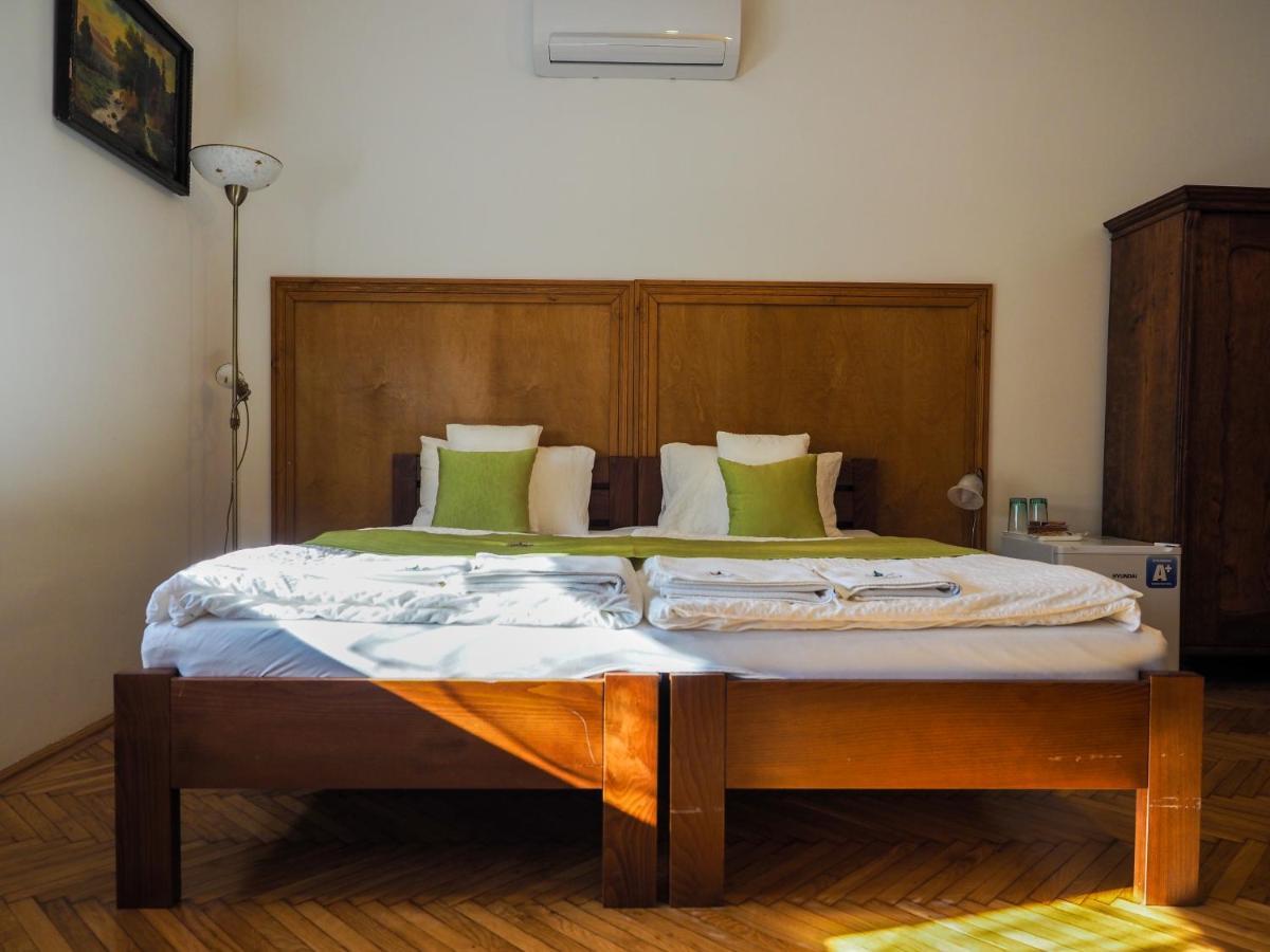 Bed and Breakfast Mamutfenyo Panzio Tata Esterno foto